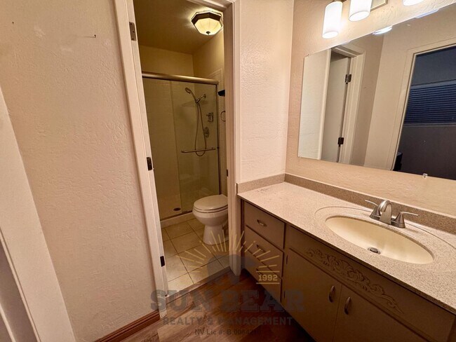 Building Photo - 3 Bedroom in Central Location in Incline!