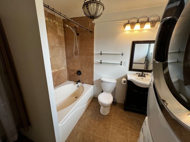 Building Photo - Nice two bedroom two bath home away from t...
