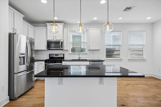 Building Photo - 7203 Bertram Ct