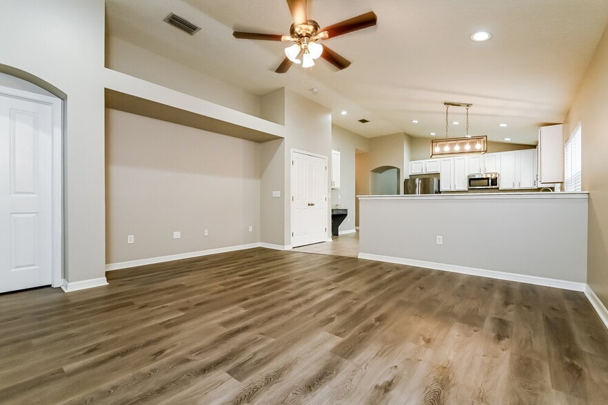 Building Photo - 315 Delwood Breck St