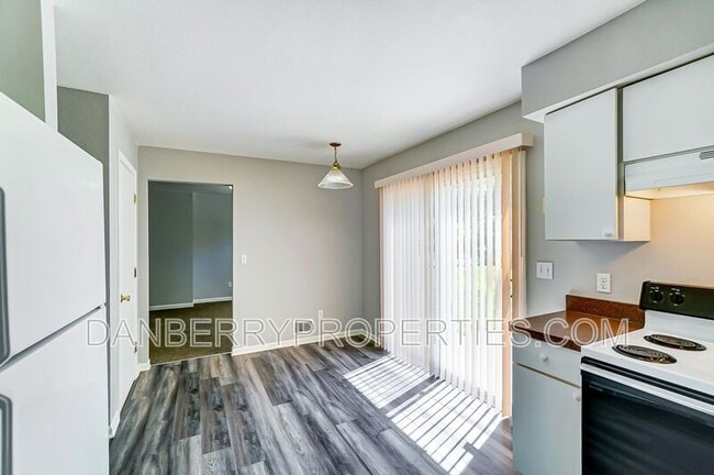 Building Photo - 3571 Turret Green Dr