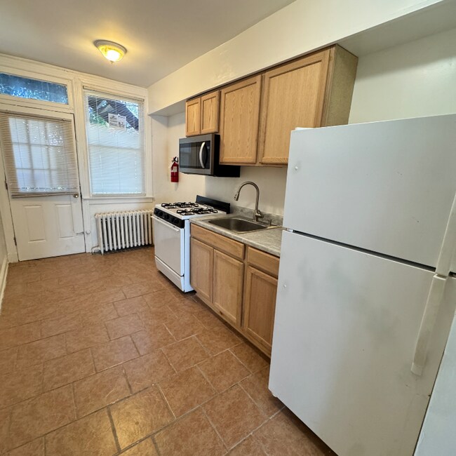 Building Photo - 441 Manor Pl NW