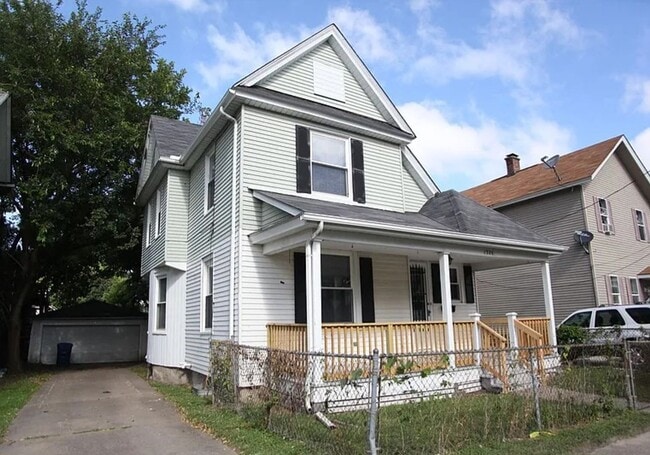 Primary Photo - Large house