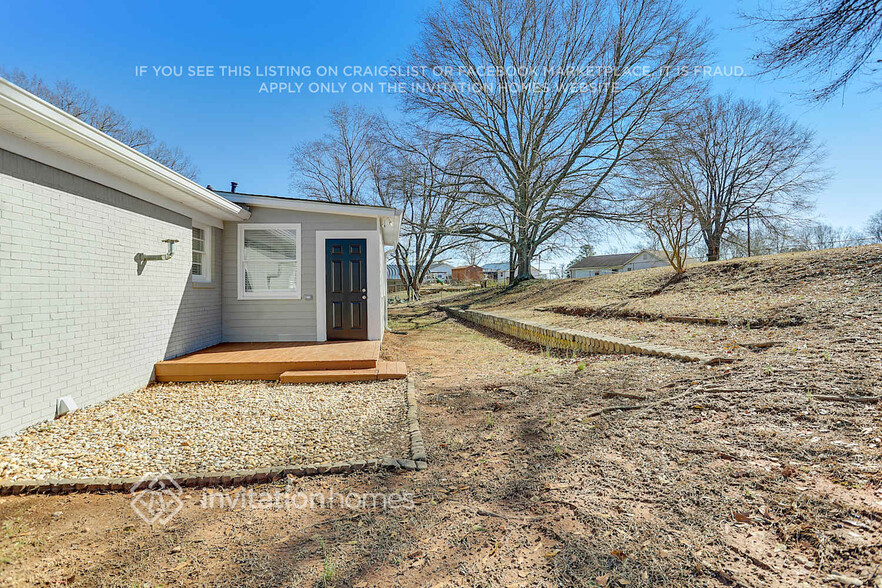 Building Photo - 139 Circle Hill Dr