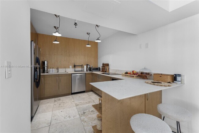 Building Photo - 9 Island Ave