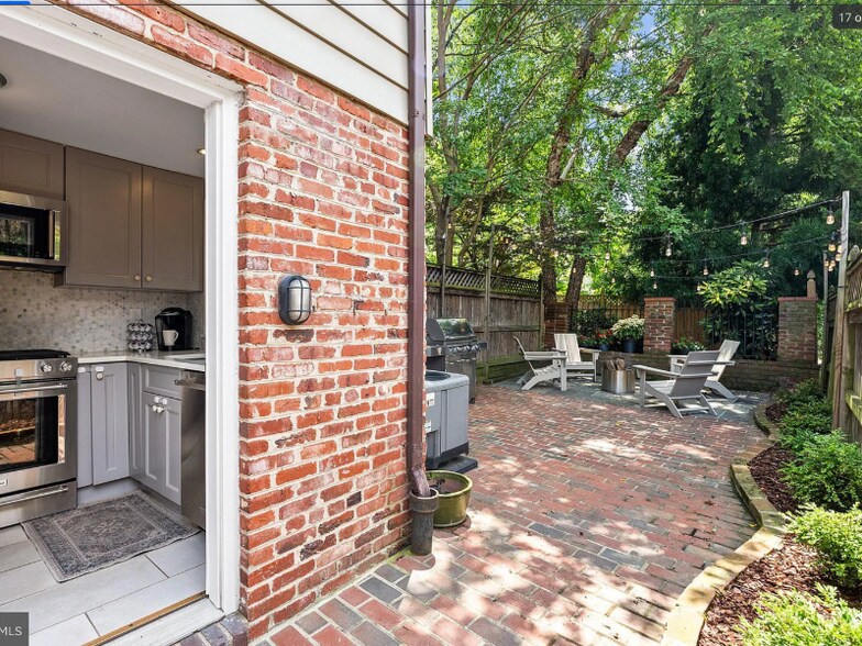 Building Photo - 310 Gibbon St