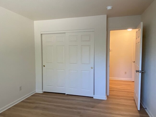 Building Photo - Vacaville 3bed/2bath home! Open floor plan...