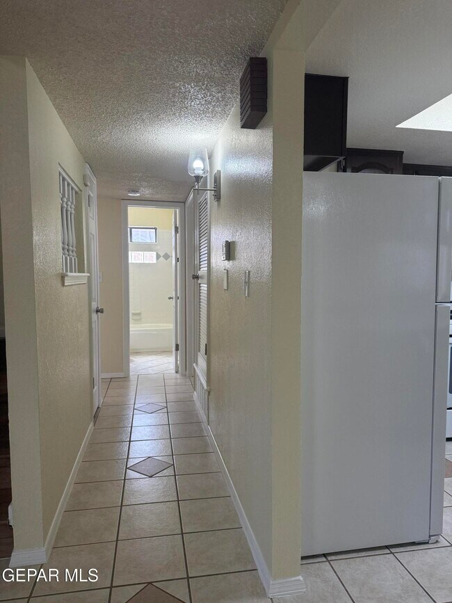 Building Photo - 12000 Ivory Gate Way