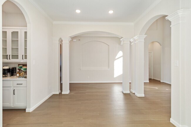 Building Photo - 6131 Belleau Lake Dr