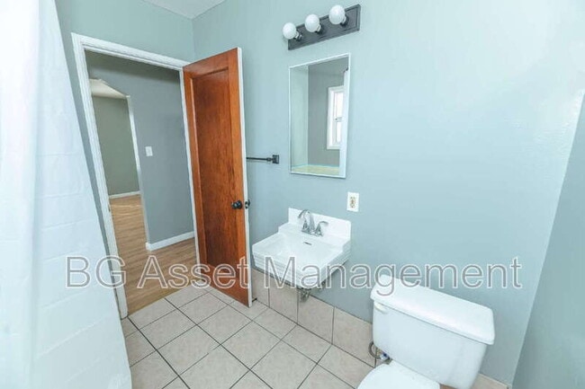 Building Photo - 1321 Dunn Ave