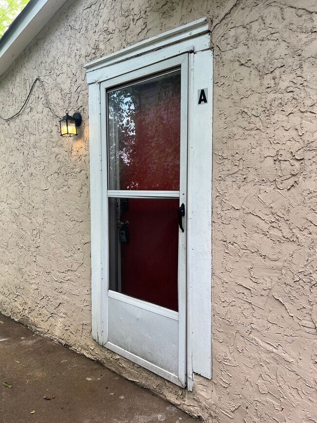 Building Photo - Colville Triplex
