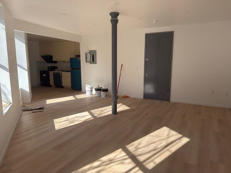 Building Photo - 5722 Myrtle Ave