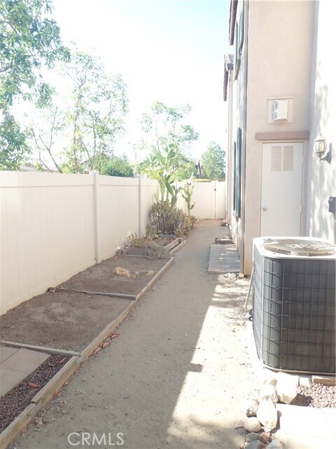 Building Photo - 27605 Chicory St