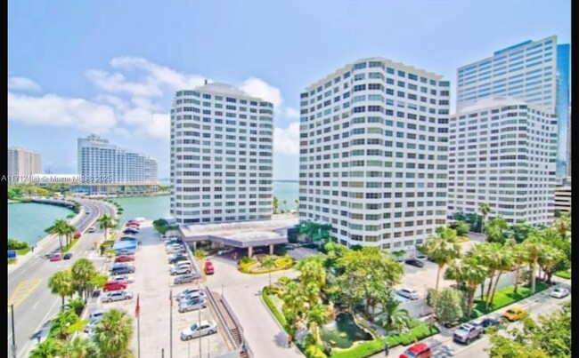 Building Photo - 801 Brickell Bay Dr