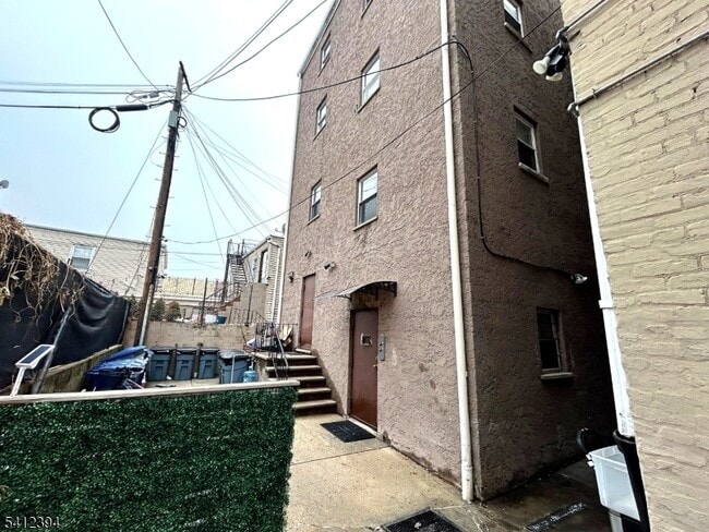 Building Photo - 239 Harrison Ave