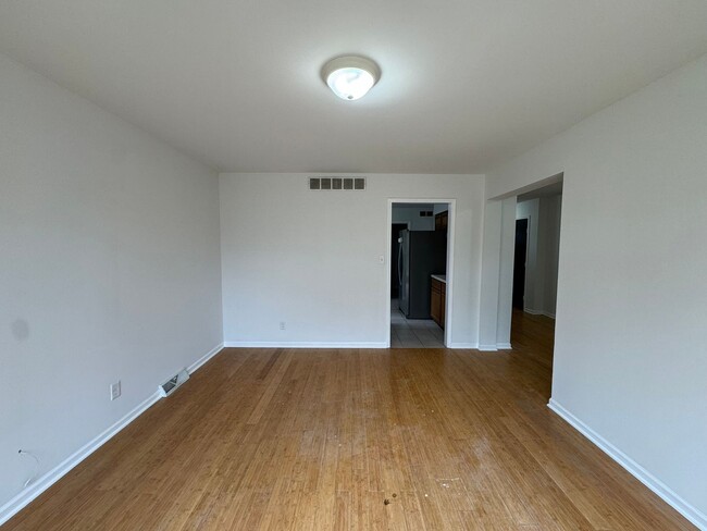 Building Photo - 201- 203 Briarcrest Ct