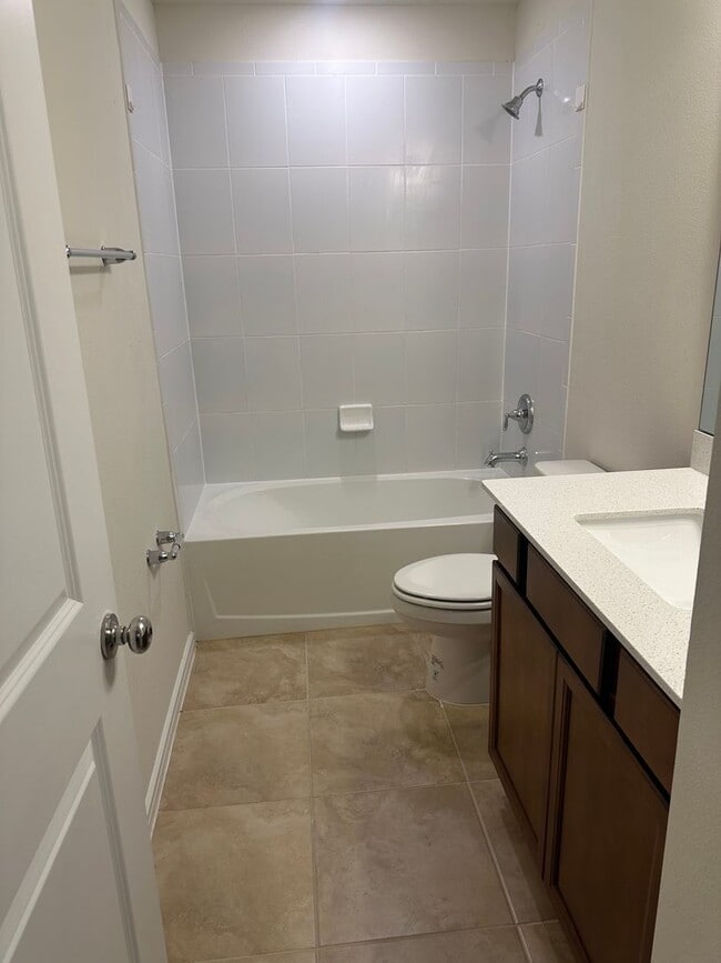 Building Photo - Isles of Lake Nona!! 3 Bedroom 2.5 Bathroom End Unit Townhome