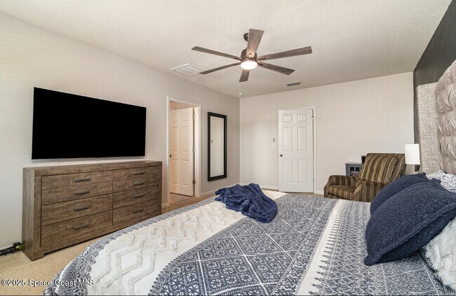 Building Photo - 7389 Tourmaline Dr