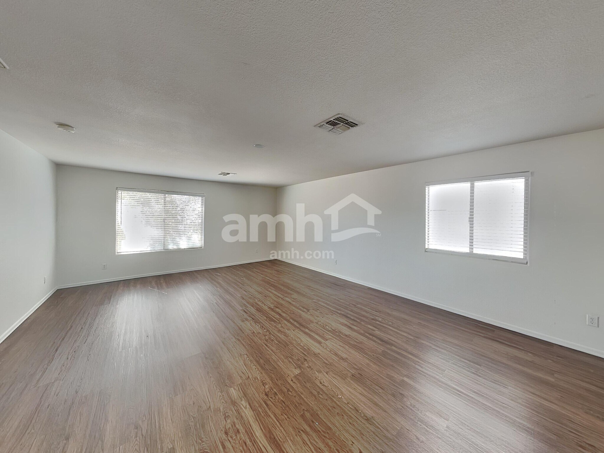 Building Photo - 782 E Christopher St