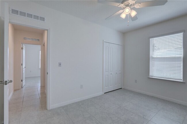 Building Photo - 406 Easy St