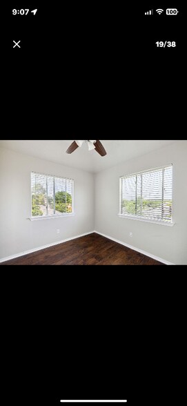 Building Photo - 344 Parkview Dr