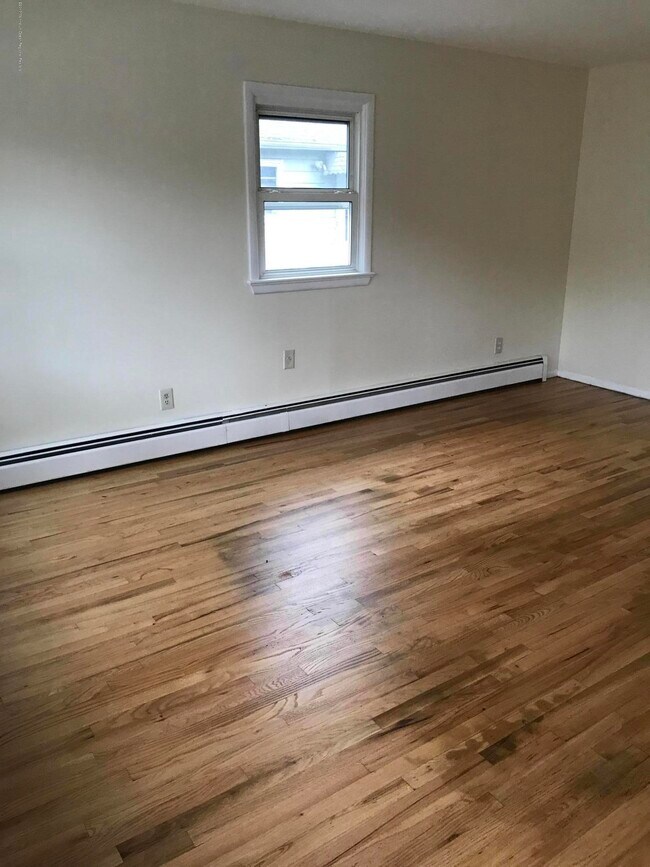 Building Photo - 7 Pearl Dr