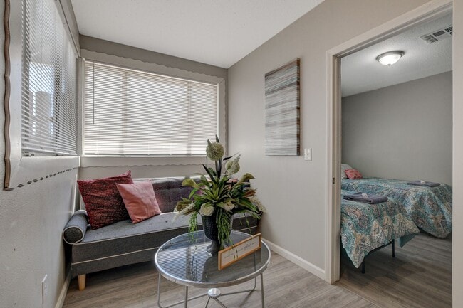 Building Photo - Cozy 2-Bedroom Unit in Prime Las Vegas Loc...