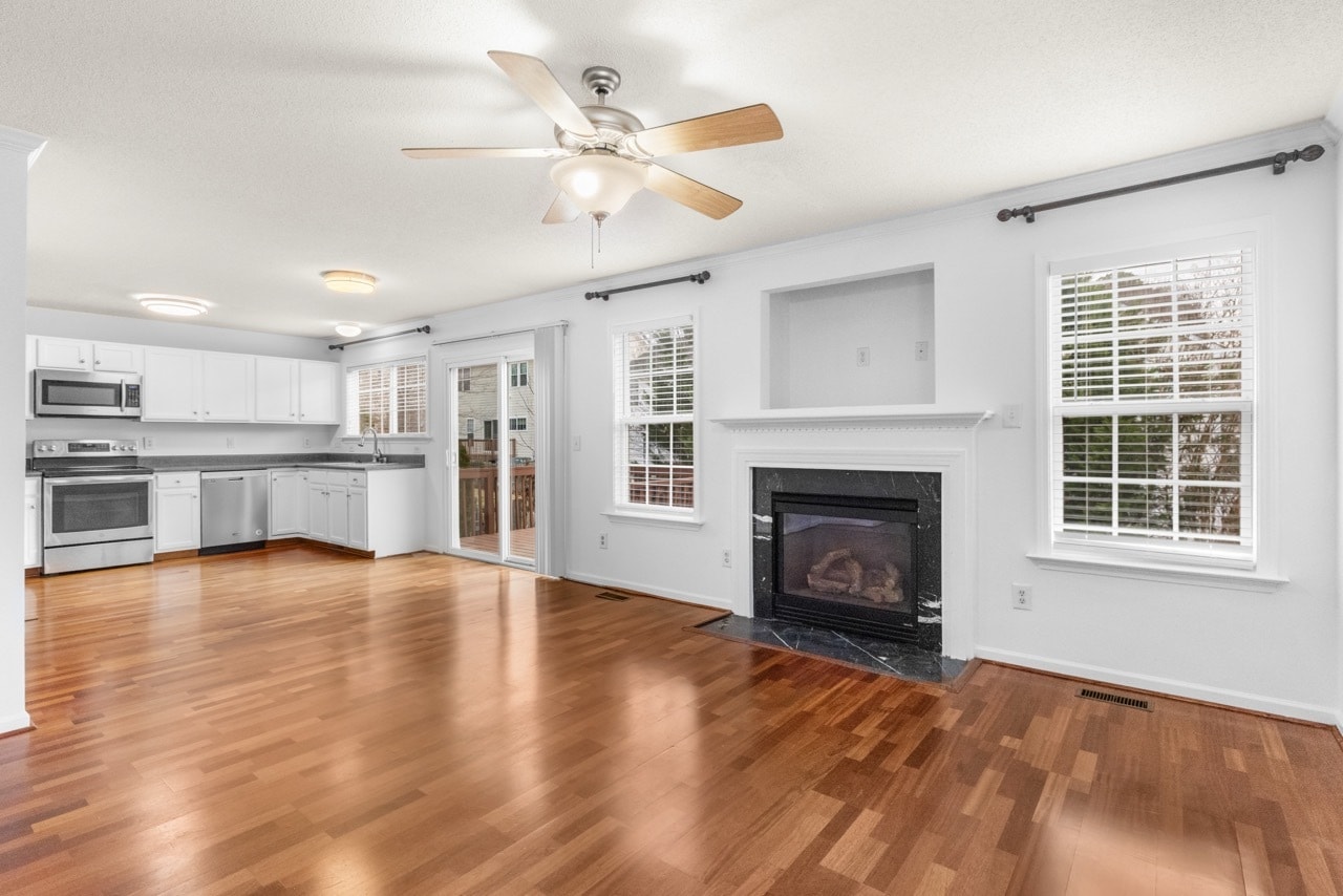 Building Photo - 129 Kellerhis Dr