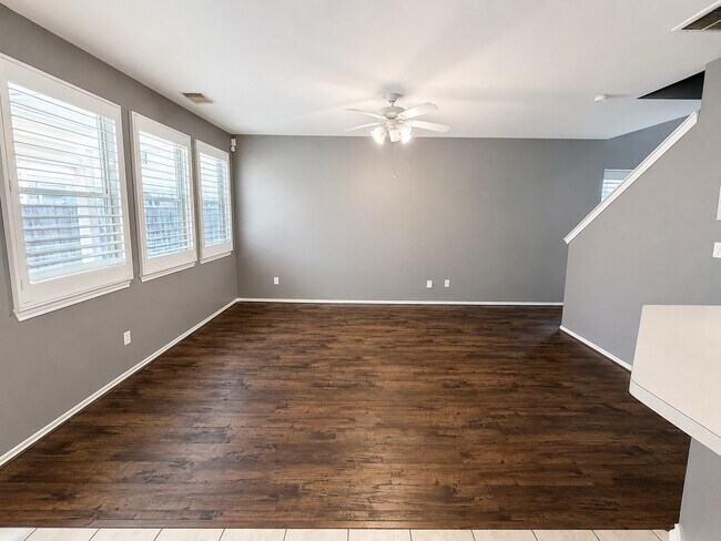 Building Photo - 16619 Newglen Ln