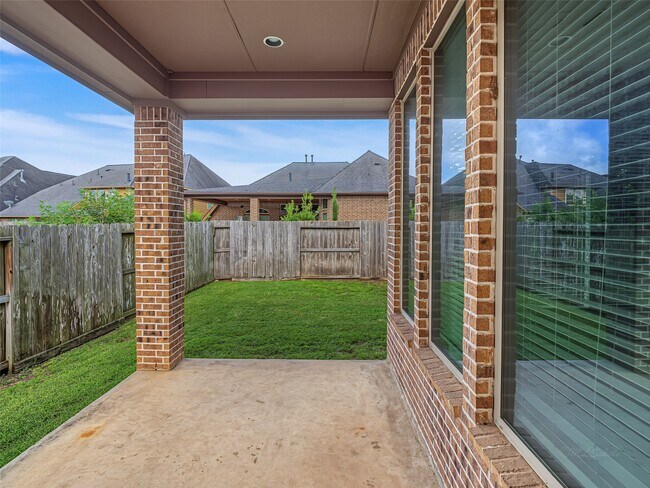 Building Photo - 27215 Symphony Creek Ln