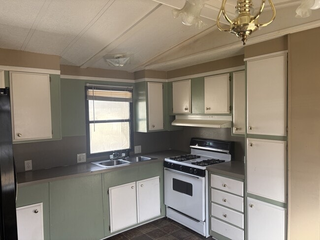 Building Photo - 2118 Cliffwood Rd