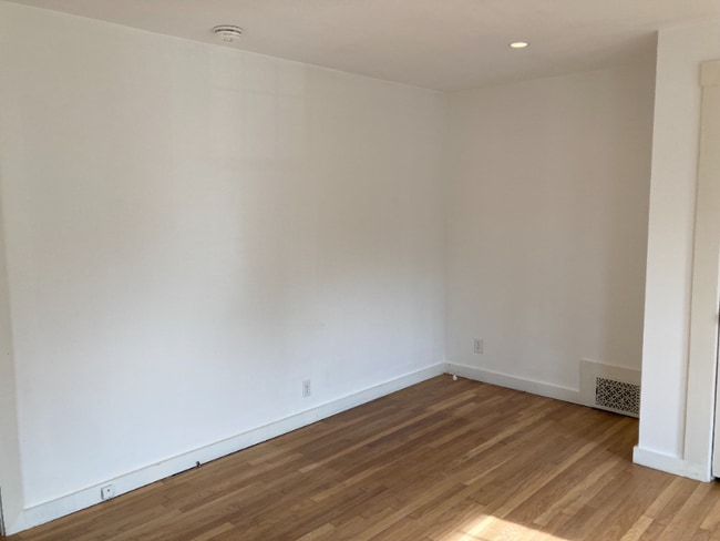 Building Photo - 8 Horne St