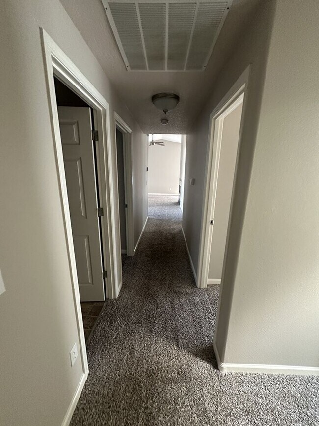 Building Photo - Beautiful single story on large lot in lov...