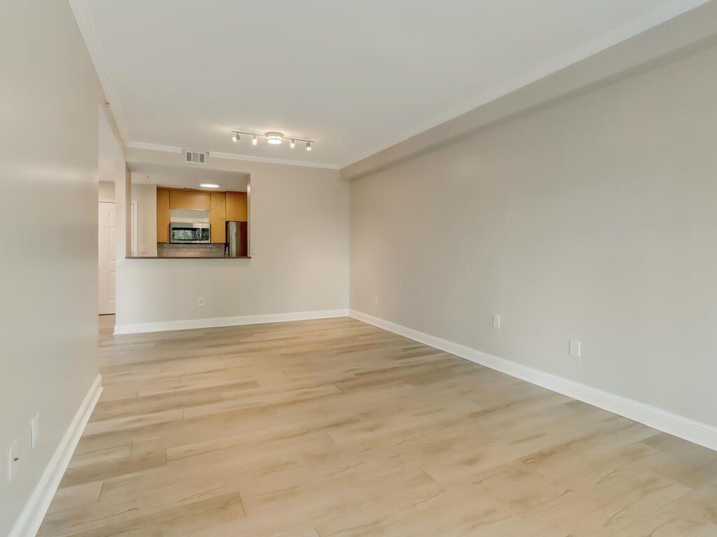 Building Photo - 1074 Peachtree Walk NE