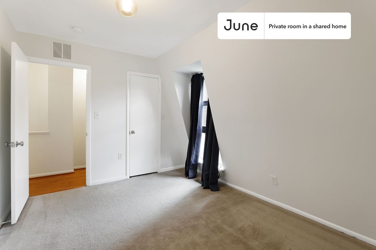 Building Photo - Room in Shared 5 bed/2 bath home