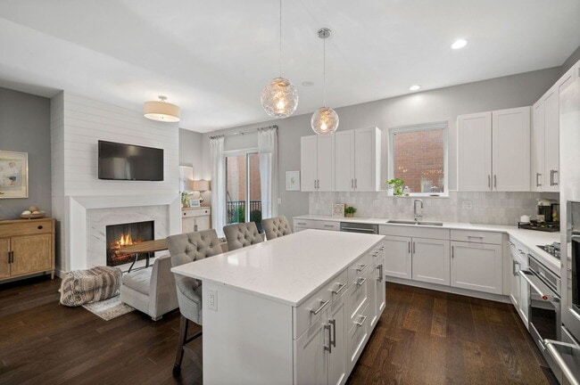 Building Photo - 232 E 18th St