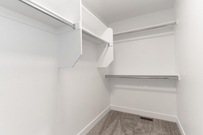 Building Photo - 48 410 W