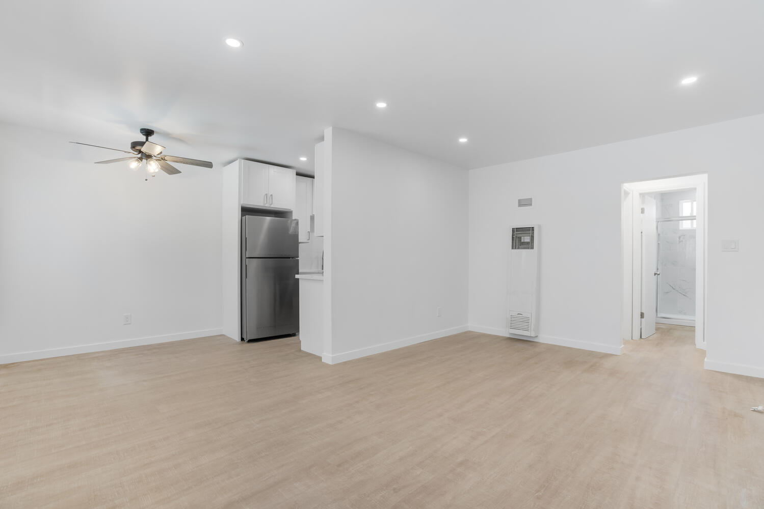 Building Photo - 323 E Chestnut St