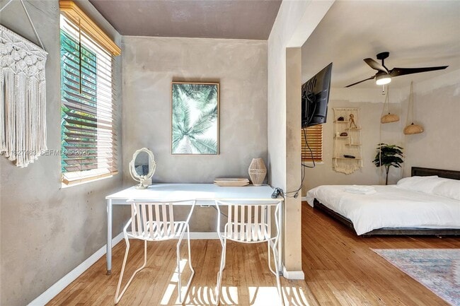 Building Photo - 669 NE 60th St