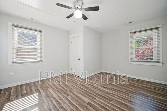 Building Photo - 864 W 36th St