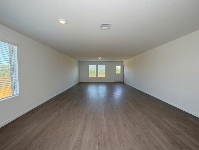 Building Photo - 401 Meadows Ln