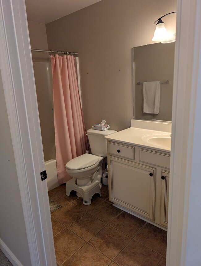 Building Photo - 6 Maxim Ct