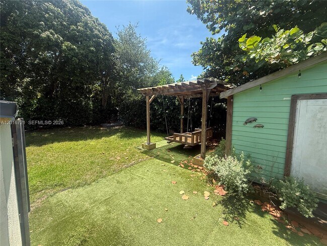 Building Photo - 9040 SW 156th St