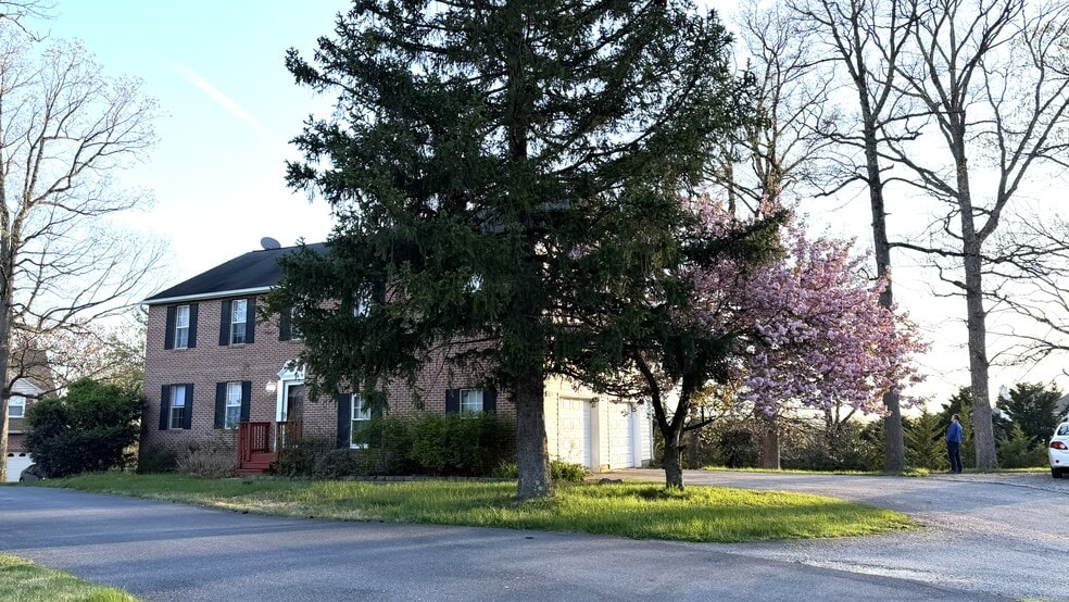 Building Photo - 5283 Ilchester Rd