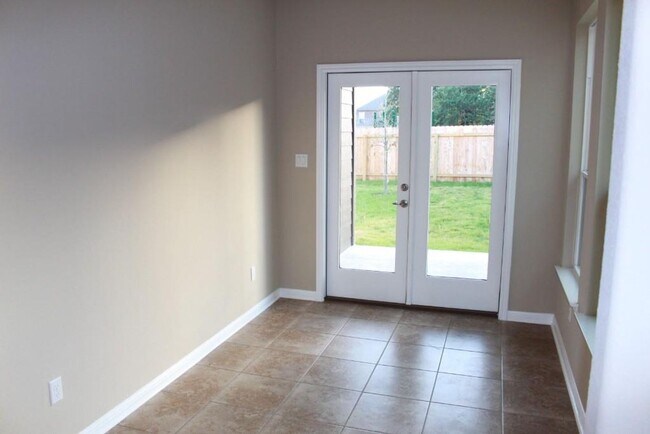 Building Photo - Wonderful 3-Bedroom Home For Rent In Round...