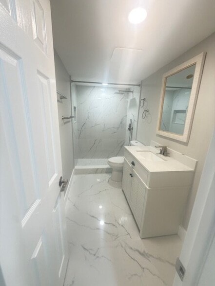 Building Photo - 2560 SW 122nd Ct