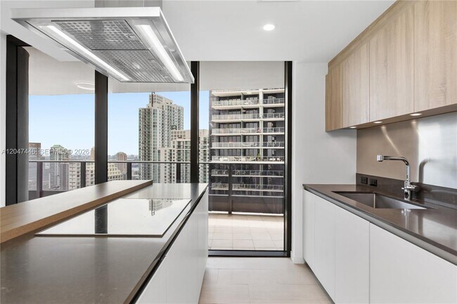 Building Photo - 1000 Brickell Plaza