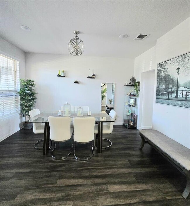 Building Photo - 2500 Portici Pass