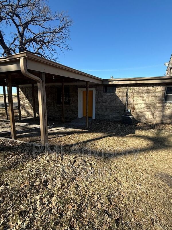 Building Photo - 1407 NE Sardou Ave