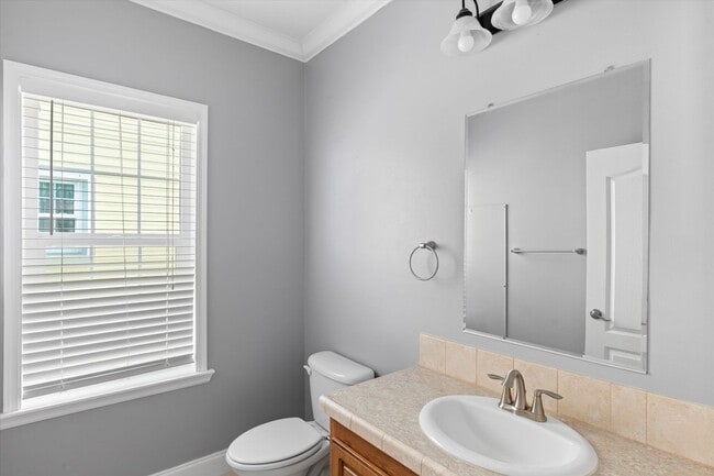 Building Photo - 2 Bedroom, 2.5 Bathroom AVAILABLE FOR 6 Months